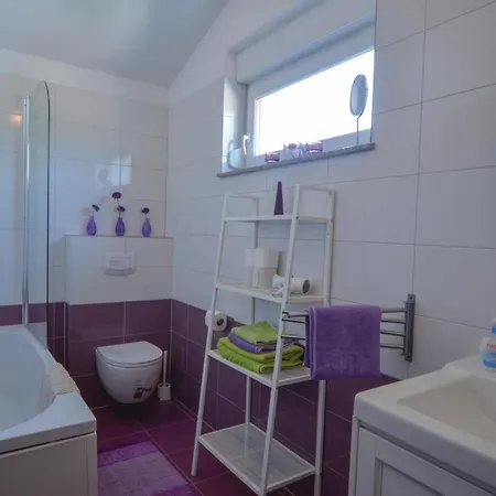 Holiday home Lovely In With Kitchen