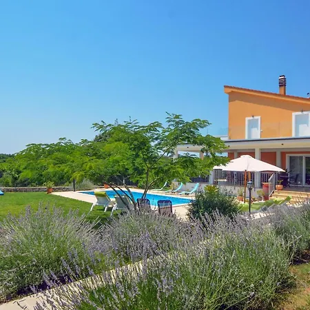 Holiday home Lovely In With Kitchen Kanfanar