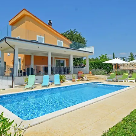 Lovely In With Kitchen Holiday home Kanfanar